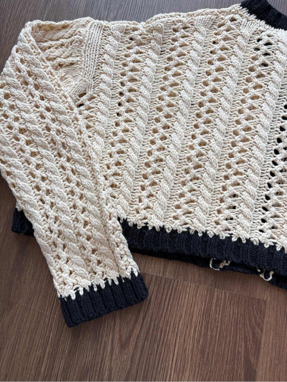 NWOT Moon River Cream Crochet Cardigan with Black Trim and Buttons Size Large - Picture 4 of 7